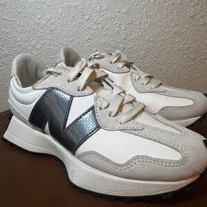 New Balance Women’s 327’s Sneakers shoes MINT 🌱 Seasalt Castletock